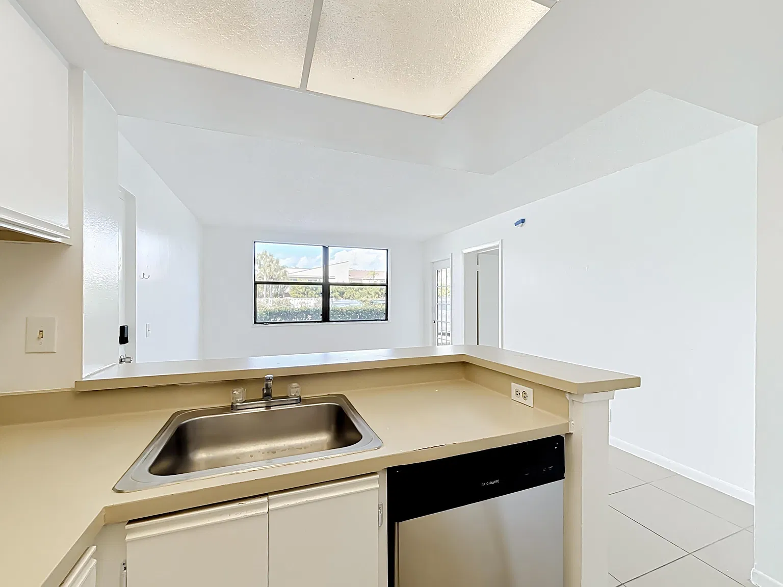 1 bed, 1.0 bath, 728 sqft, $1,495 — Photo 3