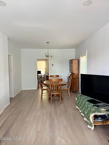 3rd image of 15 Zoar Avenue