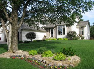 2805 Highlands Rd N, Brooklyn Park, MN 55443