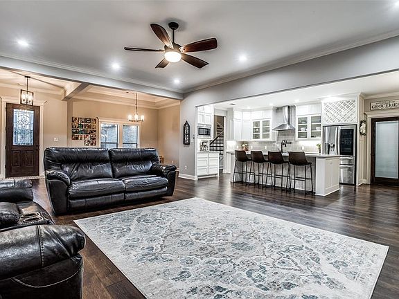 3rd image of 6075 Pin Oak Ct