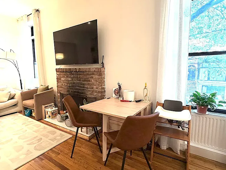 85 6th Ave #C — Photo 3
