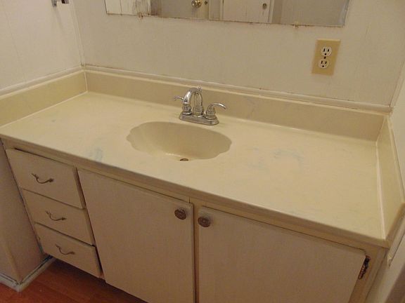 4th image of 56 Hyacinth St