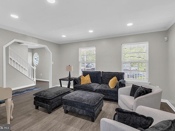 5th image of 6114 Oust Ln