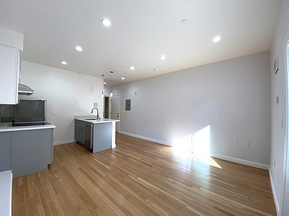 5th image of 1637 Clay St #B