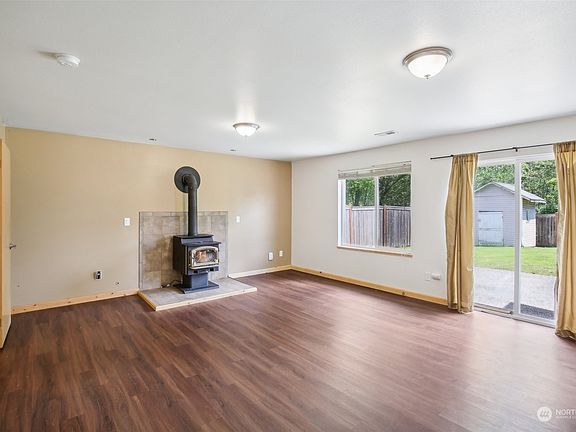 2nd image of 5307 64th Avenue NE