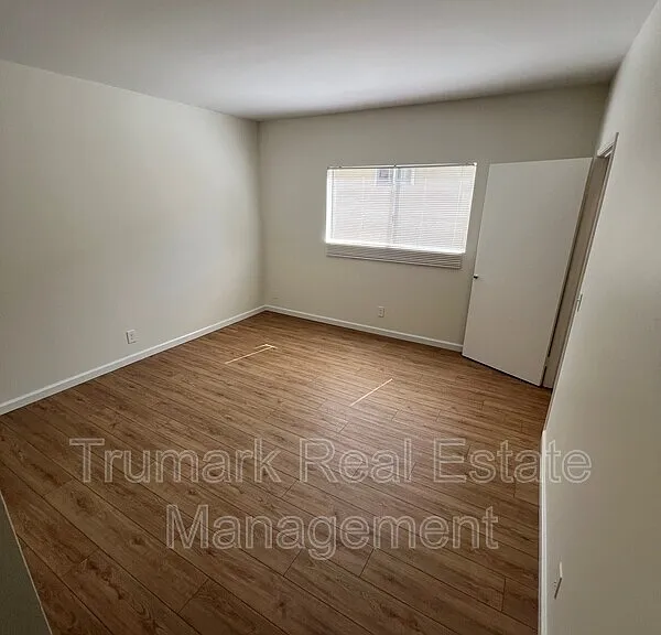 2713 Montrose Ave #4 — Photo 7