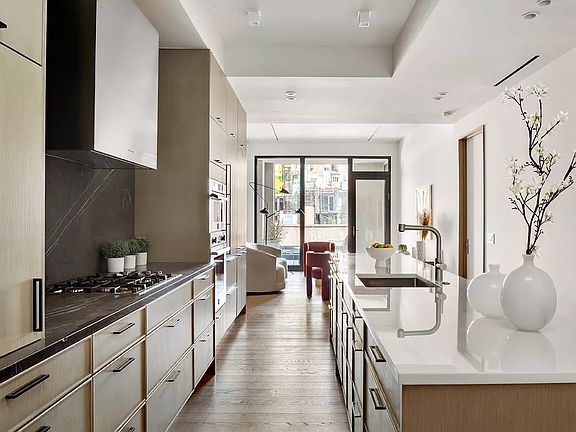 3rd image of 90 Lexington Ave APT 5A