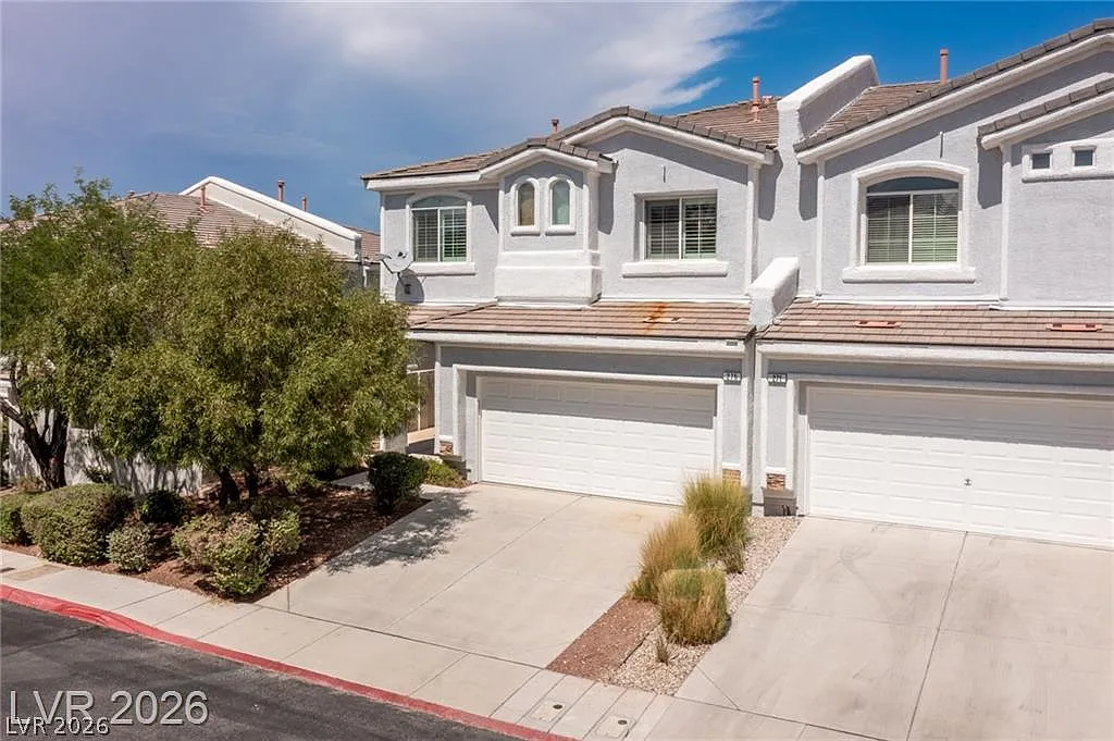 3 bed, 2.5 bath, 2090 sqft, $3,995 — Photo 1
