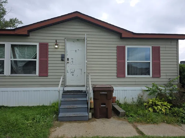 1406 Red Oak Ln NE, Belmont, MI 49306