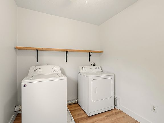3rd image of 1714 Castle Ave Unit 2