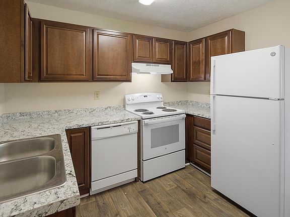 5th image of 76 Evergreen Ln Unit 25