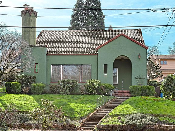 2nd image of 4212 E Burnside St
