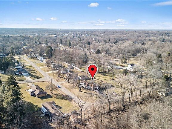 2nd image of 1014 Crestwood Ln