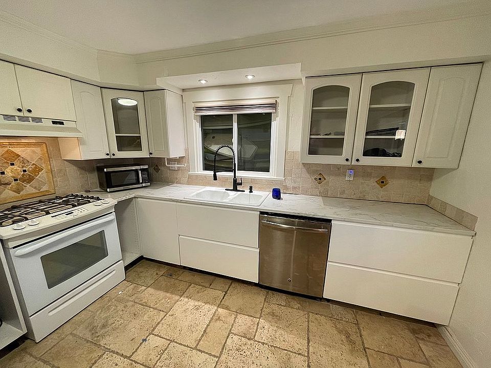 2nd image of 209 S El Portal St #A