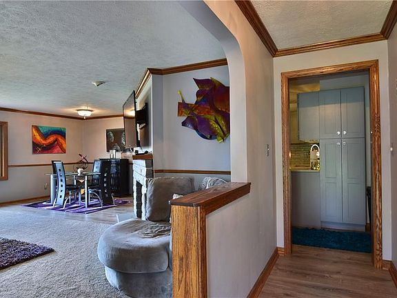 4th image of 571 Forsythe Ave