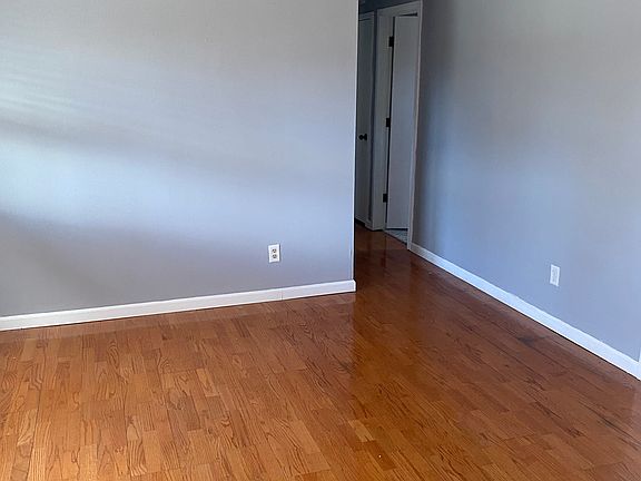 2nd image of 922 S Mission Ave