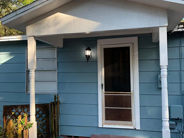 504 Belmont St — Photo 17
