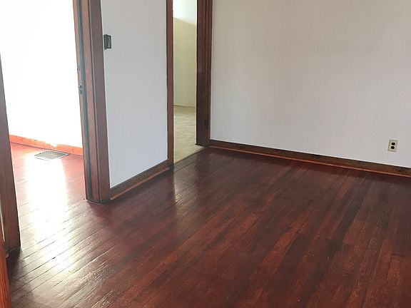 4th image of 342 S Madison St