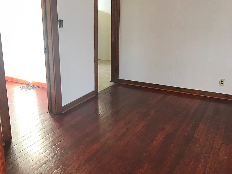 342 S Madison St — Photo 4