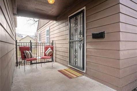 3rd image of 525 W 85th Ter