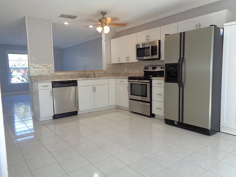 1917 NE 3rd St #103 — Photo 5
