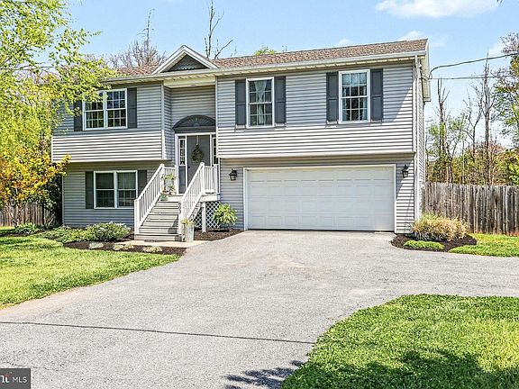 3rd image of 803 Siddonsburg Rd