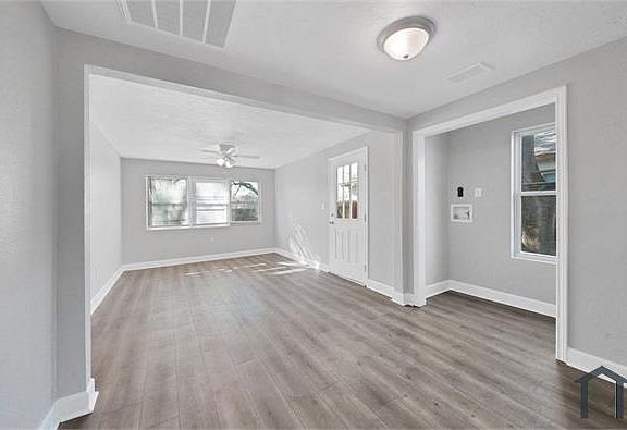 5th image of 2523 7th Ave N