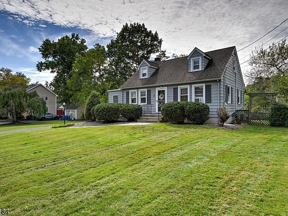3rd image of 17 CHARLOTTE Dr