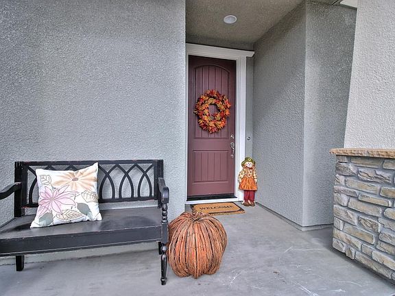 3rd image of 400 Pioneer Ln