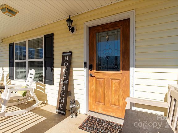 5th image of 4238 Cornelia Ln