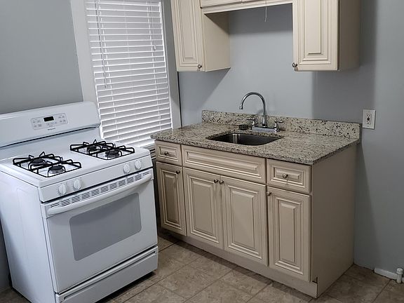 3rd image of 34 Lowell St