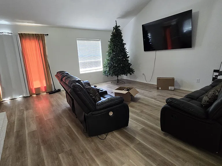 1200 Hardwood Ln — Photo 4