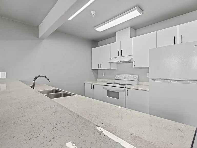 Gateway Crossing Apartments — Photo 11