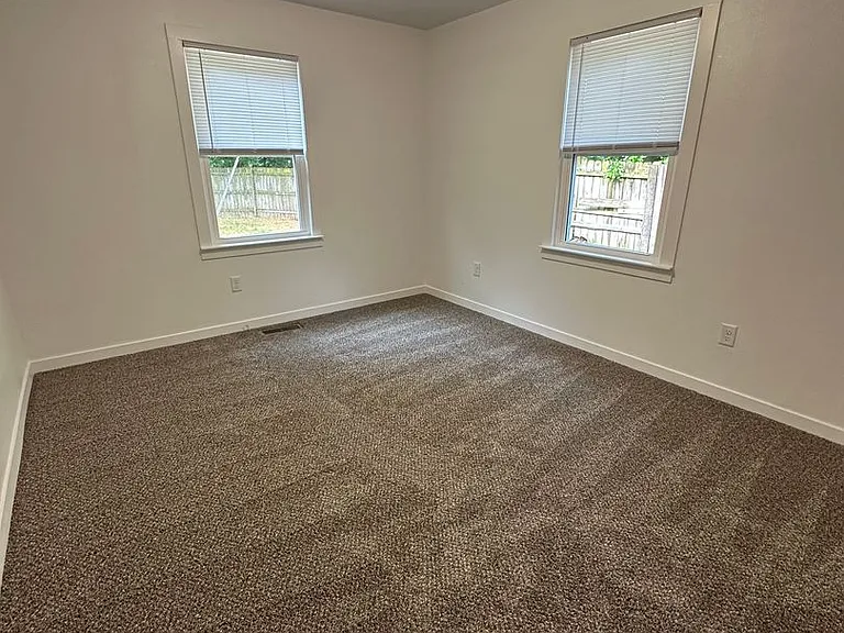 404 W Oakridge Ave — Photo 5