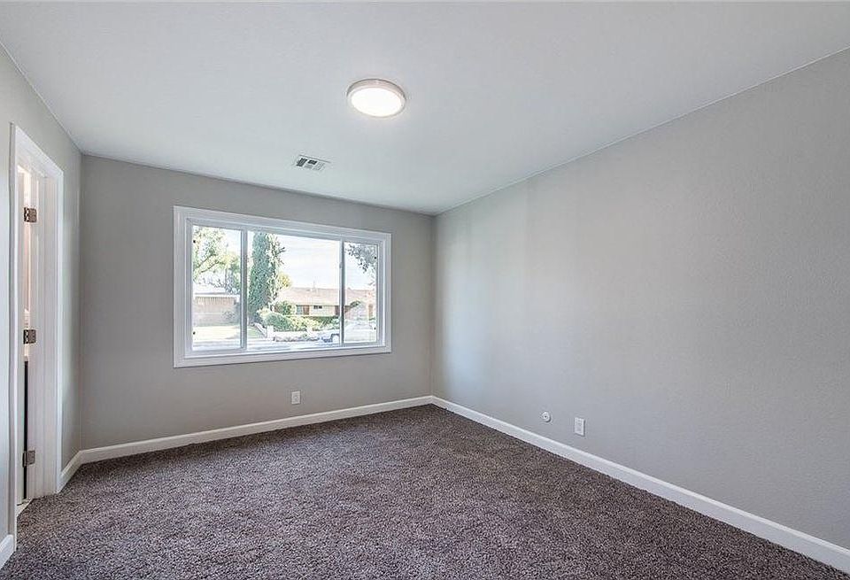 2nd image of 2093 Heather St