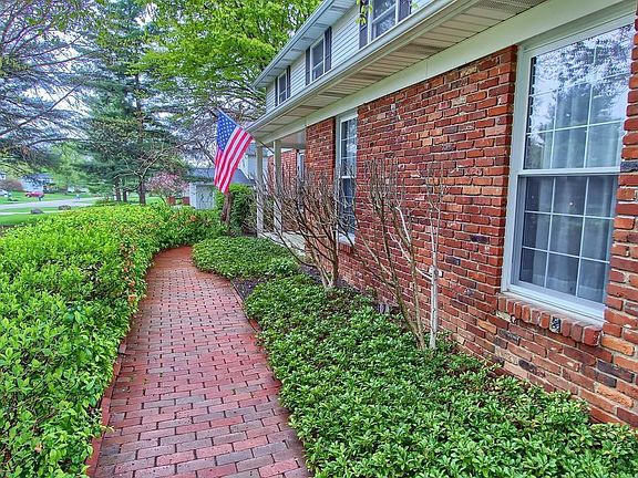 3rd image of 13707 Stonehenge Cir