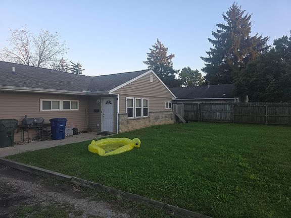 3rd image of 712 Derrer Rd