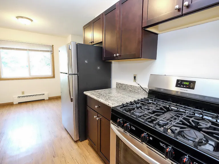 Pleasant Ave Apartments — Photo 18