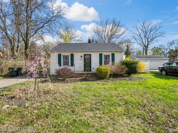 298 E Tienken Rd, Rochester Hills, MI 48306