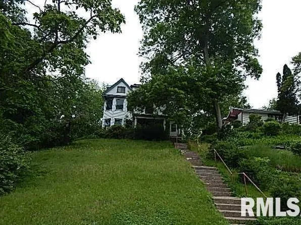 1132 W 9th St, Davenport, IA 52804