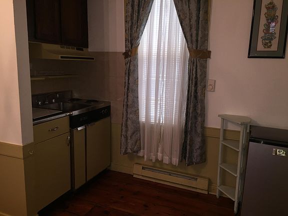3rd image of 200 Fauquier St