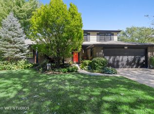 2325 Sussex Ln, Northbrook, IL 60062