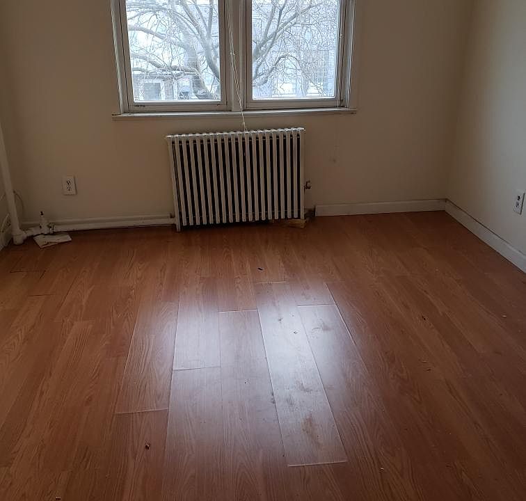 1st image of 12422 20th Ave