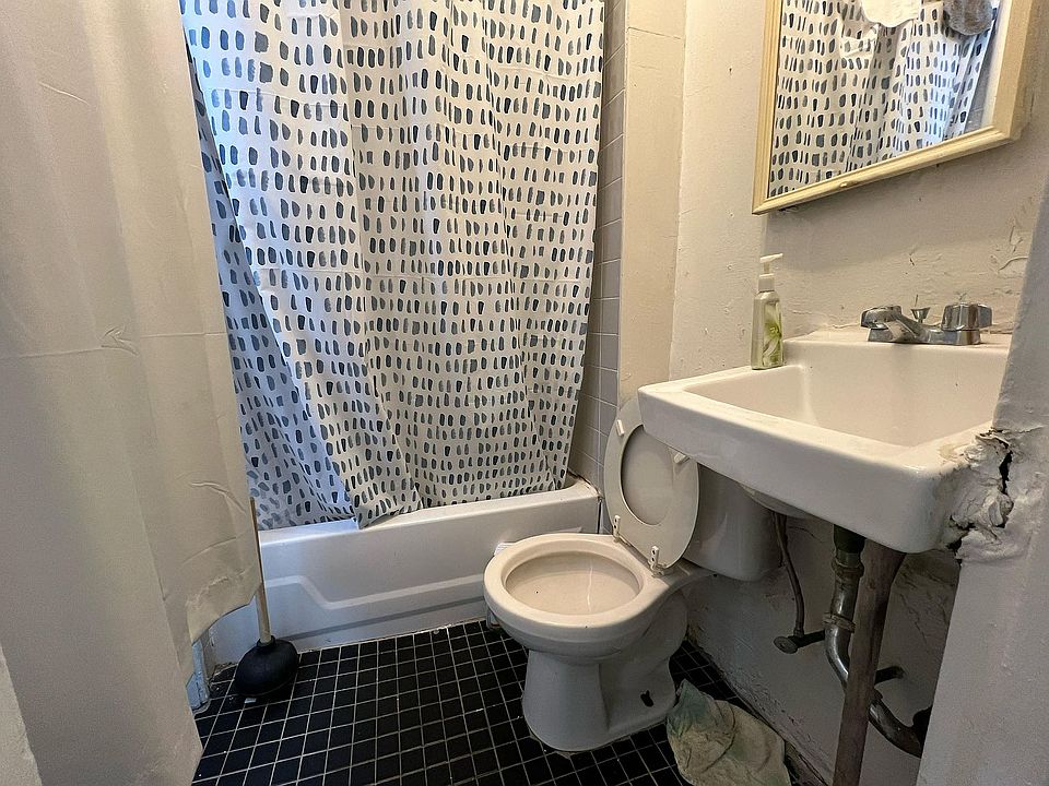 1st image of 2163 2nd Ave APT 3S