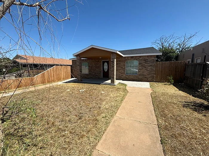 909 College Ave — Photo 2