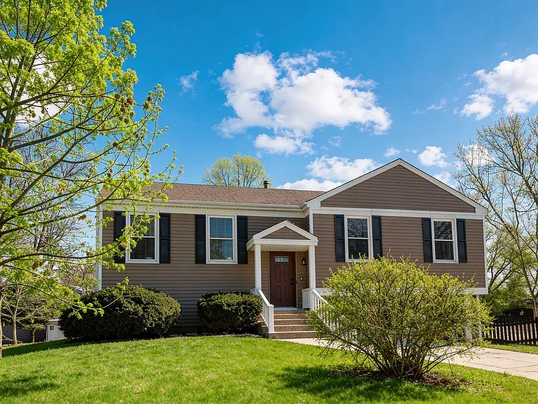 2101 Kensington Dr — Photo 35