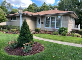 560 Arizona Dr, Lower Burrell, PA