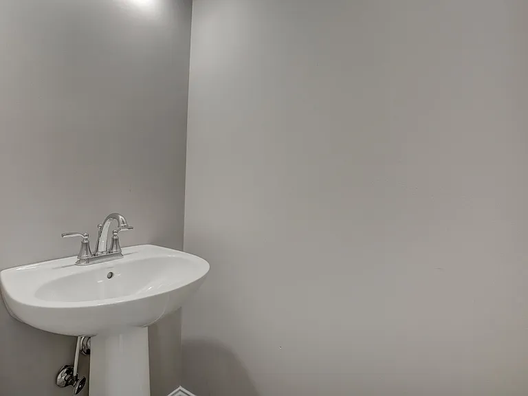 2327 Point Pl — Photo 8