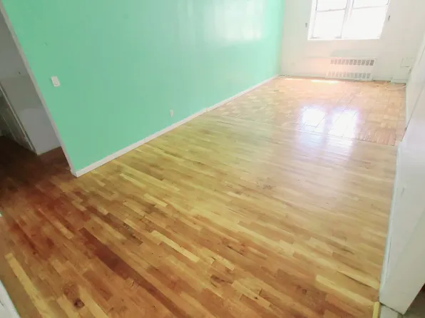 63-11 Queens Boulevard image 6 of 24