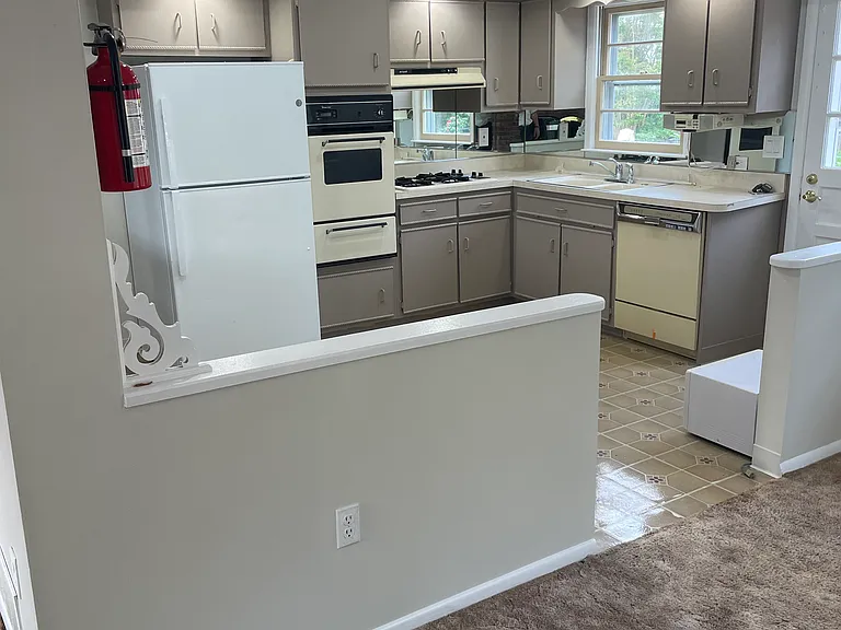 887 Royal Ln — Photo 18